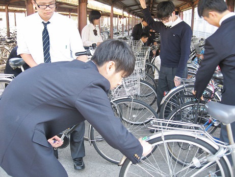 自転車 セール 高校 ステッカー 貼る場所