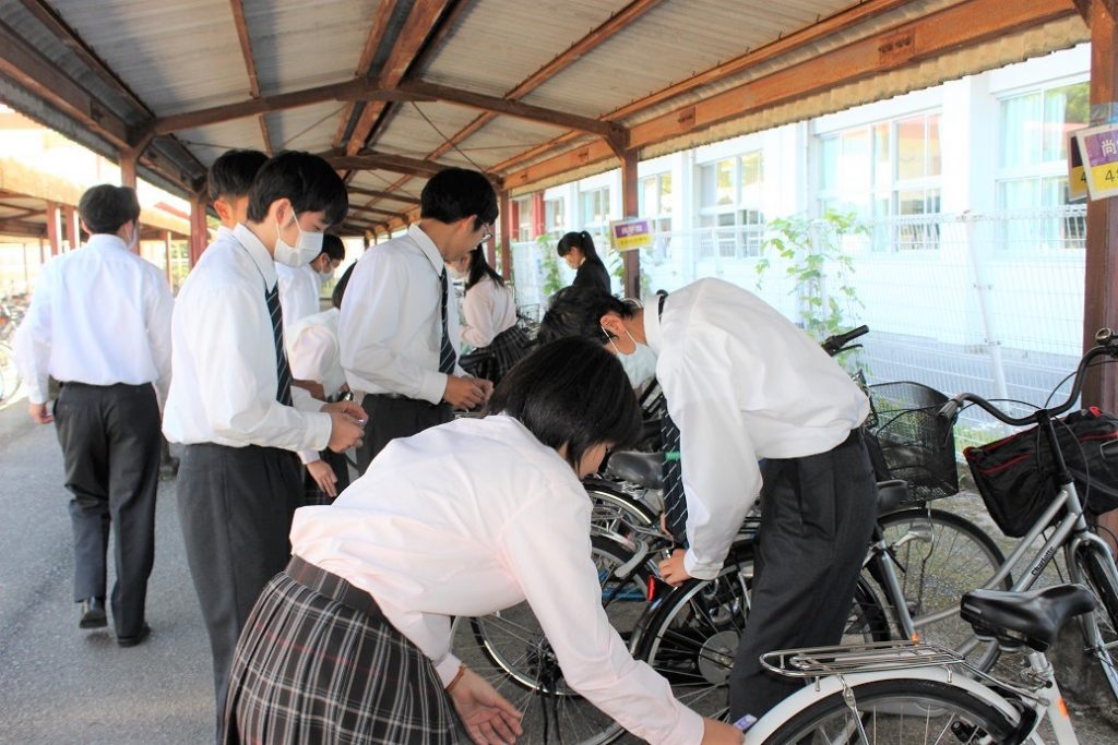 自転車 ステッカー 貼る 位置