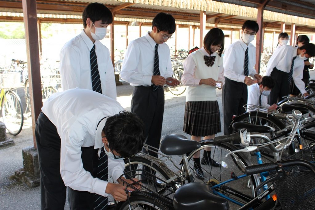 自転車 ステッカー 貼る 位置